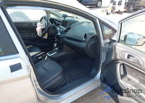 2014 Ford Fiesta Titanium z USA, uszkodzony, nr VIN 3FADP4FJ1EM113793